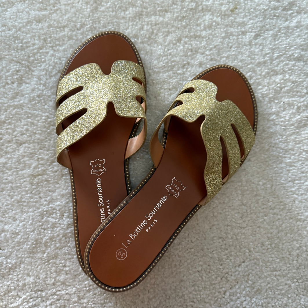 Inspired H slippers gold